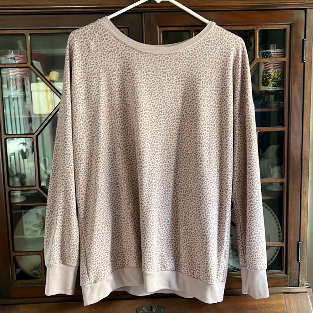 Women’s large pink leopard print sweatshirt